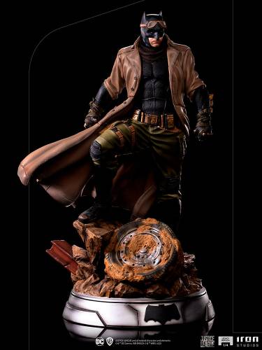 Batman Knightmare Statue by Iron Studios Zack Snyder’s Justice League – 1:4 Scale Legacy Replica - 3
