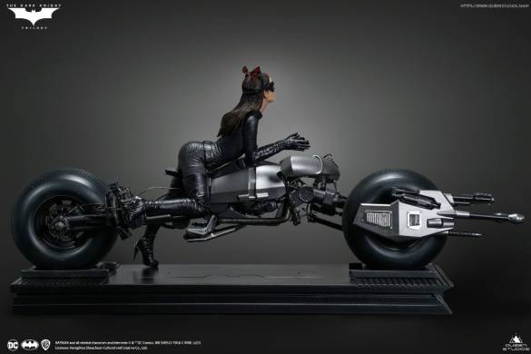 CATWOMAN (ANNE HATHAWAY) ON BATPOD 1/6 SCALE STATUE - 4