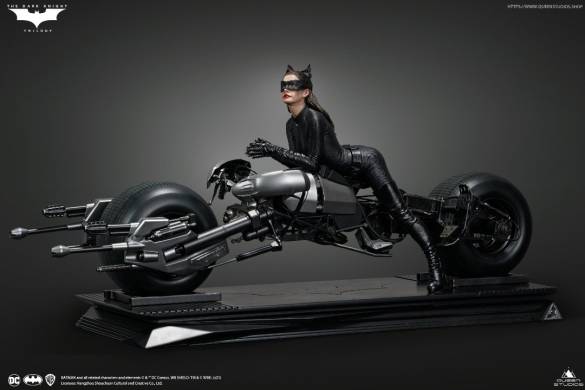 CATWOMAN (ANNE HATHAWAY) ON BATPOD 1/6 SCALE STATUE - 0