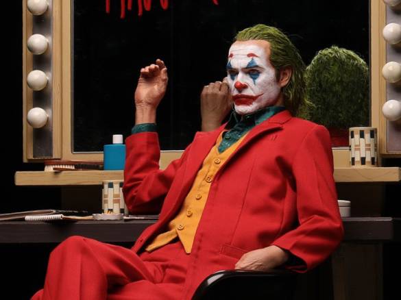 Joker 1/3 Scale Statue (Premium Edition) - 1