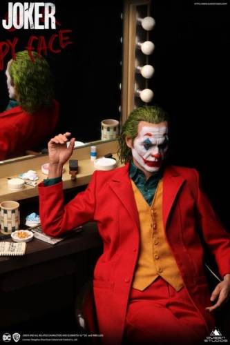 Joker 1/3 Scale Statue (Premium Edition) - 5