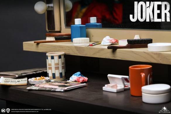 Joker 1/3 Scale Statue (Premium Edition) - 14