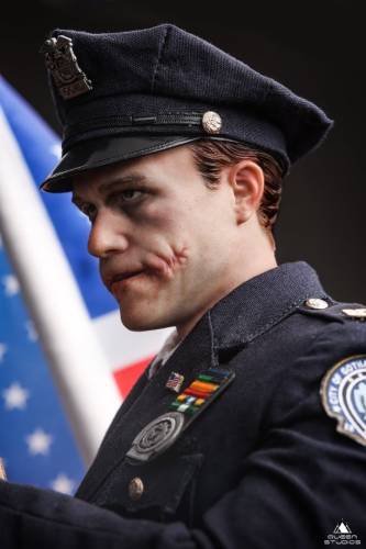 JOKER POLICE UNIFORM (HEATH LEDGER) 1/6 SCALE STATUE - 4