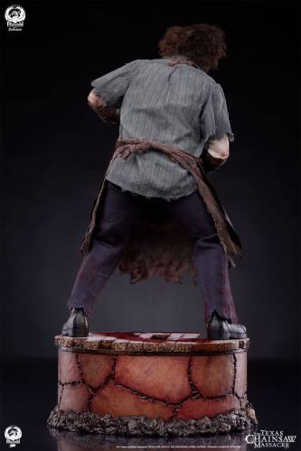 TEXAS CHAINSAW MASSACRE - LEATHERFACE (DELUXE) 1/4 SCALE STATUE - 2